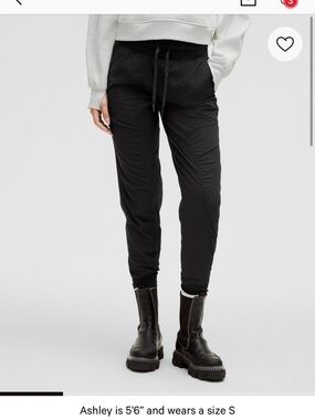 Women’s Black lululemon Jogger Pants - Comfortable Everyday Wear